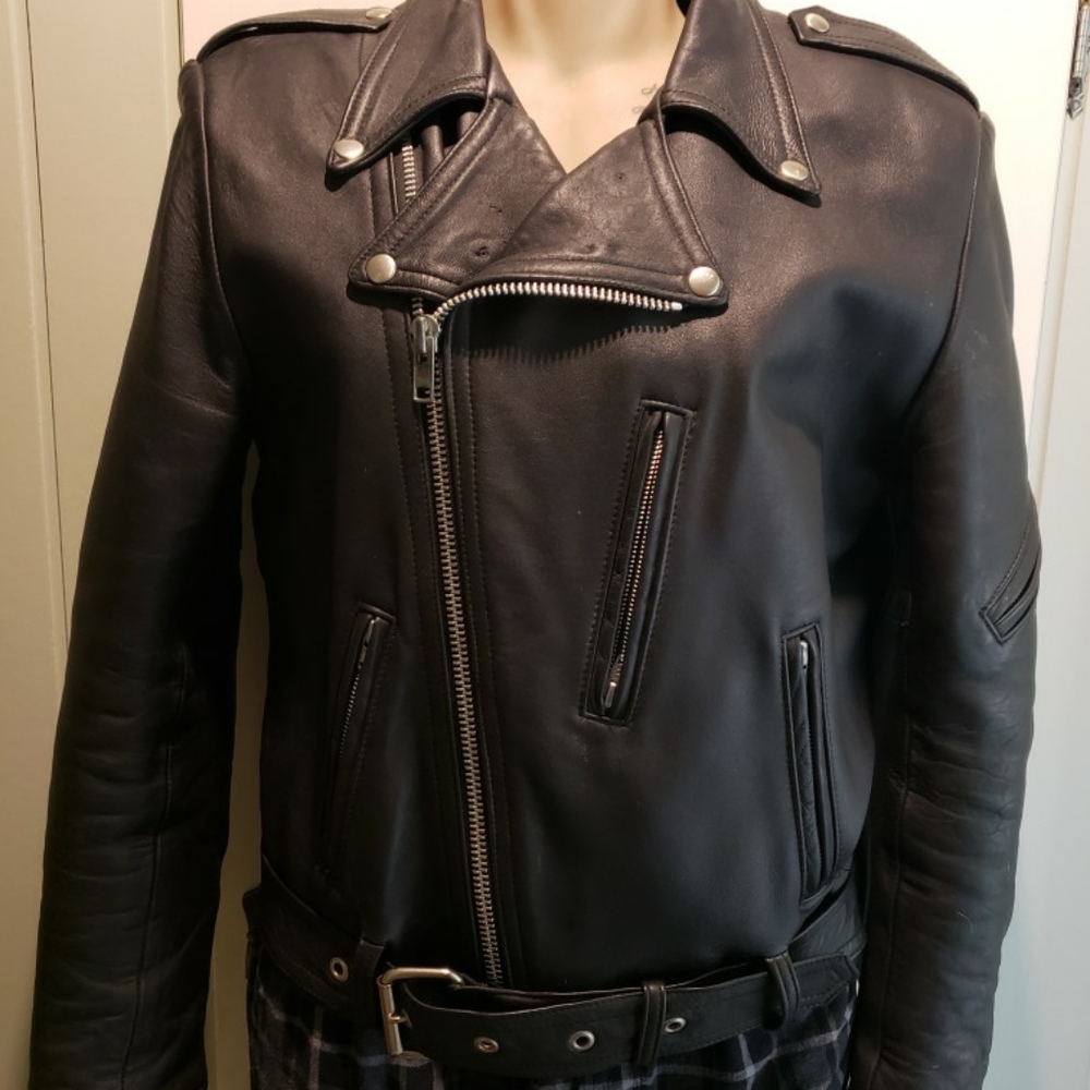 Vintage leather jacket made in 🇨🇦.